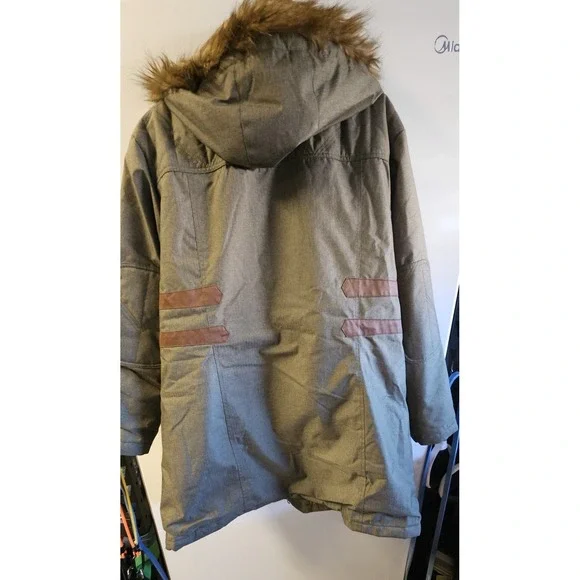 Legendary Whitetail parka fisherman core xl faux fur womans twighlight core - Picture 5 of 7